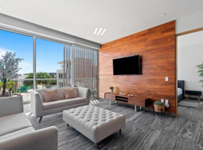 4BR apartment near the beach